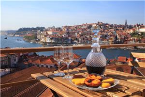 Wine with a view of the Douro river in Porto