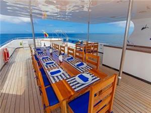 Calipso al fresco dining