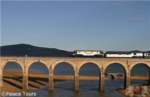 El Transcantábrico on the Arija Bridge