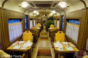Dining lounge on board El Expreso de La Robla